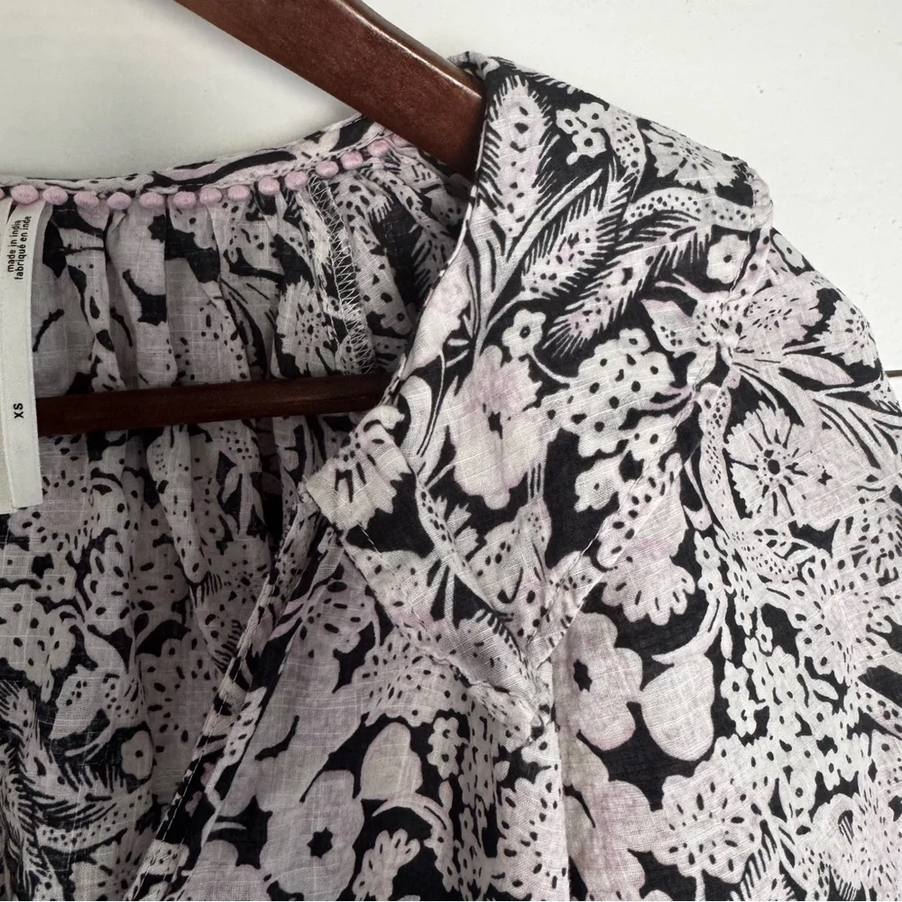 By Anthropologie cotton button-front peasant blouse in muted floral. Size: XS - Picture 10 of 14